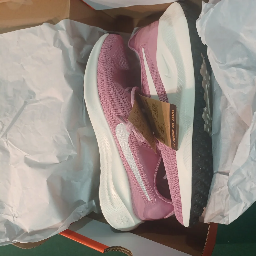 Nike Revolution 7 Women's Pink Athletic Shoes - Picture 7 of 9